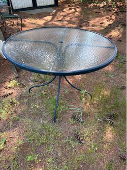 Outdoor table with four chairs