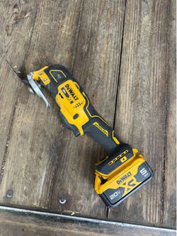 DeWalt DCS356 20V Max XR Brushless Oscillating Multi-Tool with 5Ah Battery