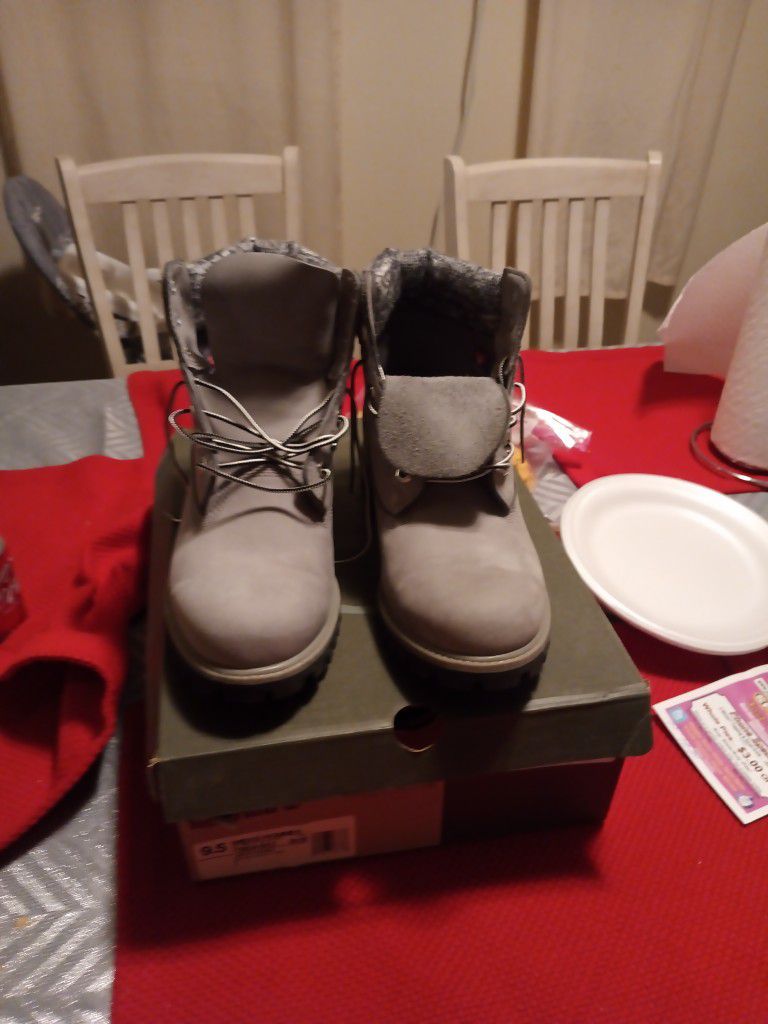 Grey Timberlands . Brand New Wore Once 60,00 