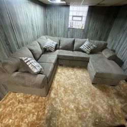 REVERSIBLE BRAND NEW BROWN SECTIONAL WITH CHAISE 120X80IN 