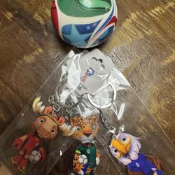 Soccer Fifa World cup 2026 keychains Mascot and little ball all for 12 dlls new