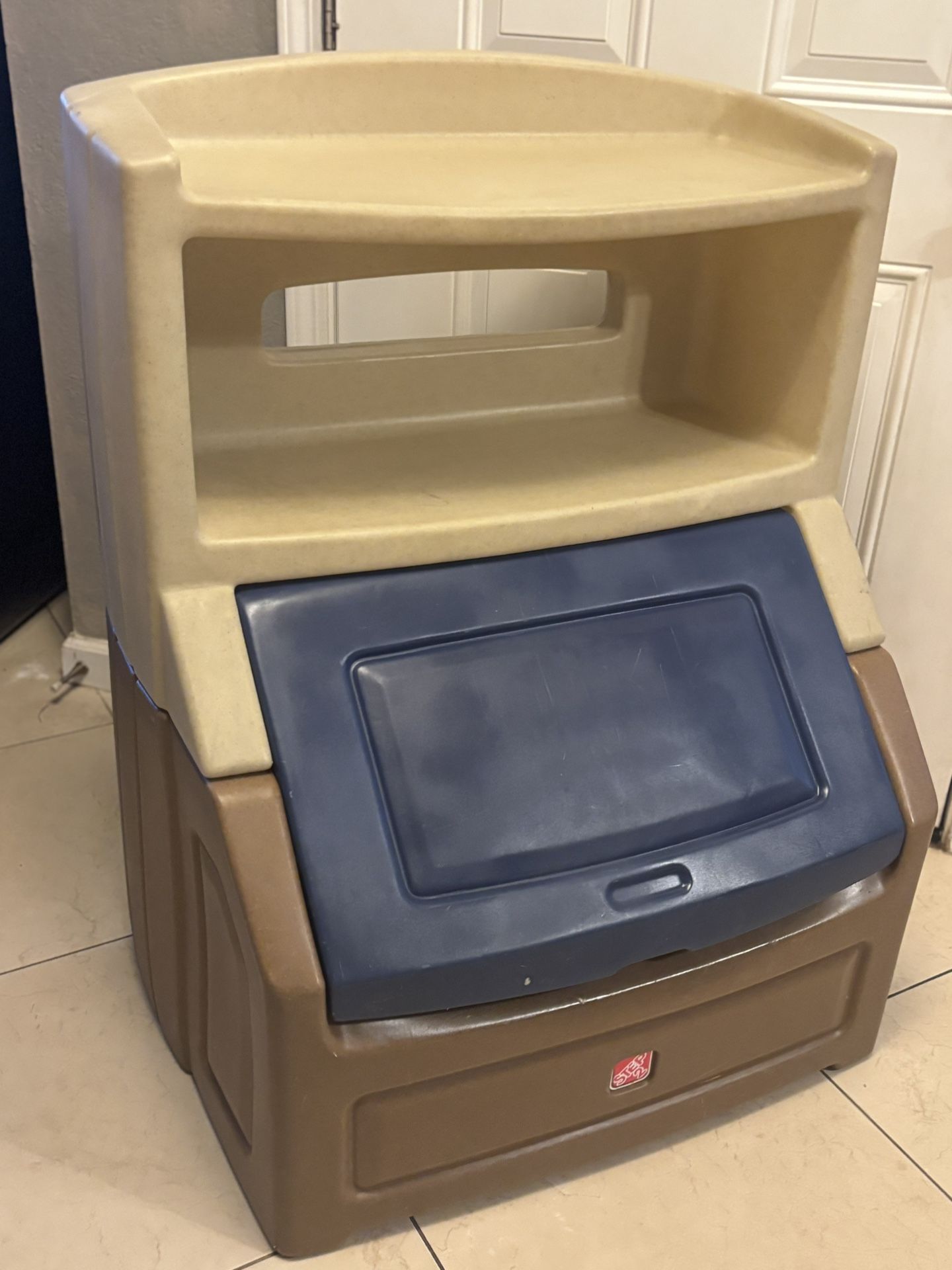 Step 2 Toybox Bookshelf