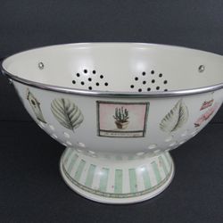 Backyard Garden Themed Large White Enamel Steel Colander-6 3/8" Tall


