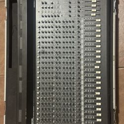Mackie 24 channels with case 