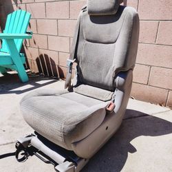 2005 Toyota Sienna Middle Seat