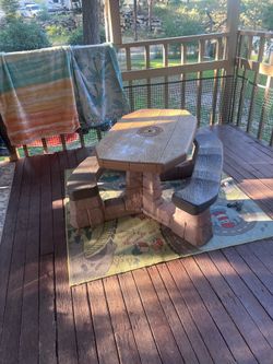 Kids outdoor picnic table