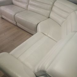 SECTIONAL GENUINE 💯% LEATHER RECLINER ELECTRIC WHITE COLOR.. DELIVERY 🚚💥 SERVICE AVAILABLE 💥🚚✅