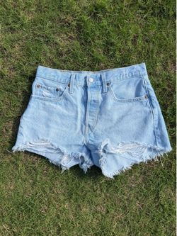Levi’s Premium 501 Light Wash High Rise Cut-Off Denim Shorts | W27