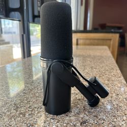Shure SM7B Dynamic Microphone 