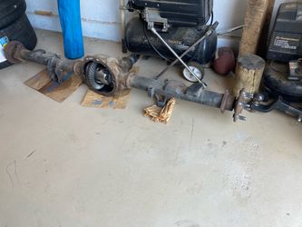 FREE rear end 2000 chevy 1500 truck