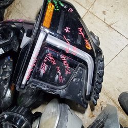 2022-24 Gmc Sierra Left Headlight 