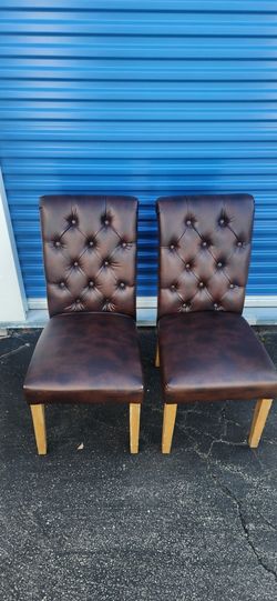 Set of 2 Tufted Dining Chairs – Brown Leather Look / Wood Legs