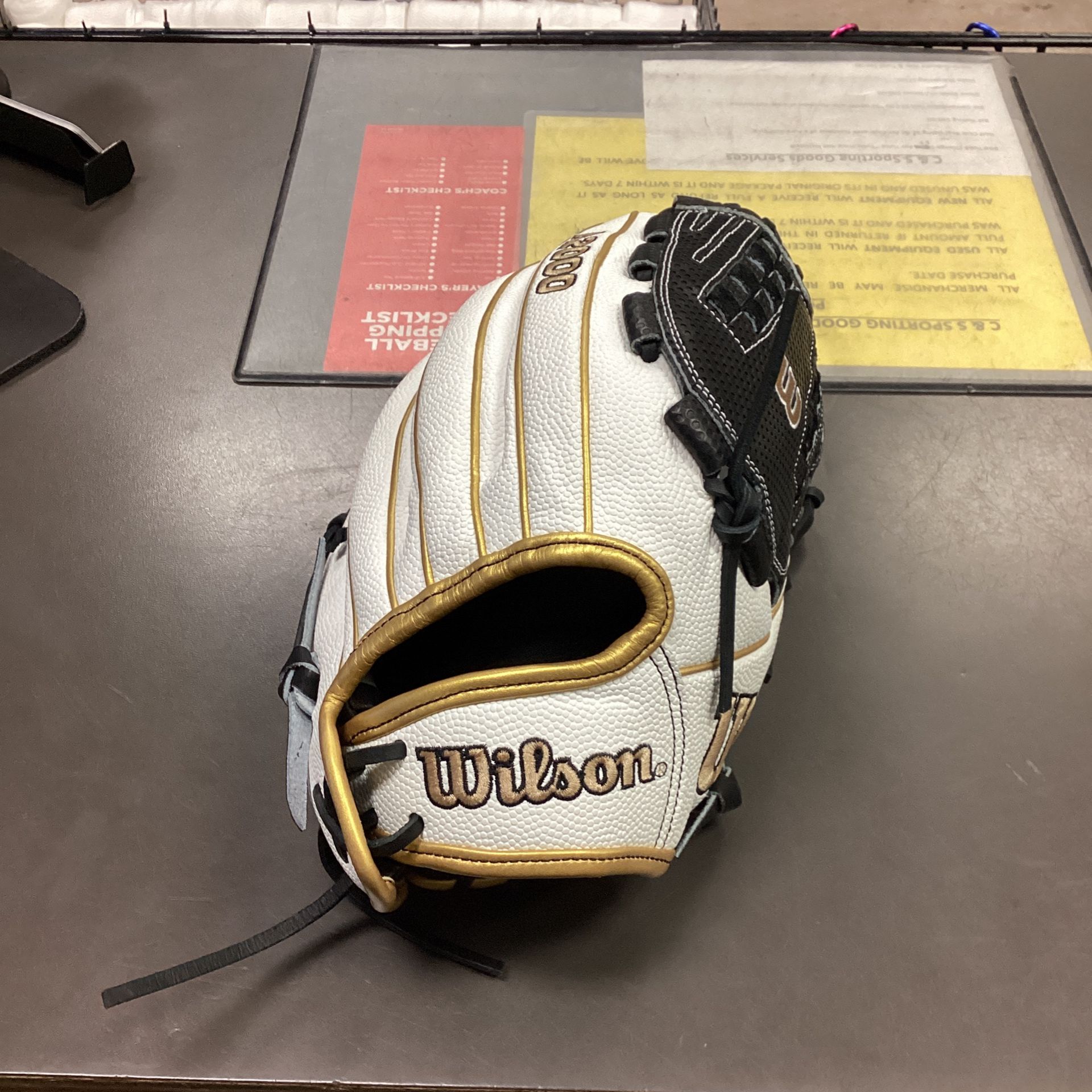 Wilson A2000 Fast Pitch 12.5” Outfielders Glove 