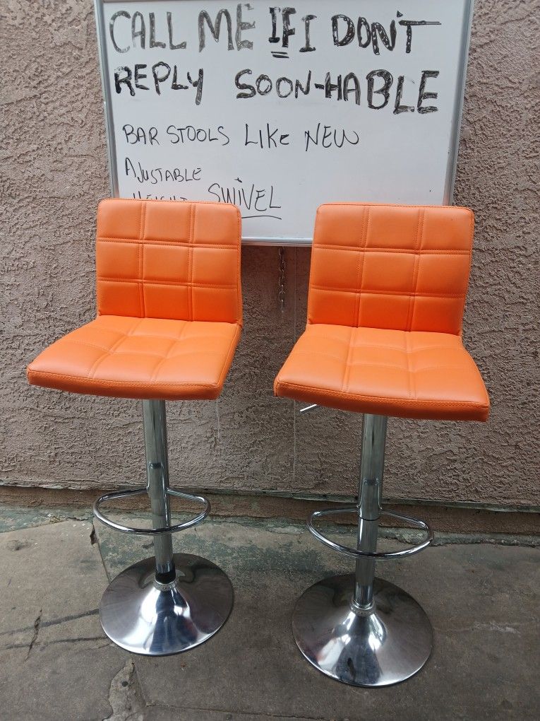 2 Bar . Stools Like New