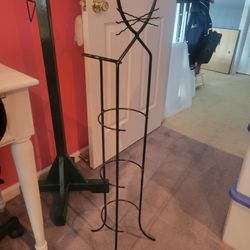 Cat-Shaped Scarf/Tie/Bag Holder – $10
