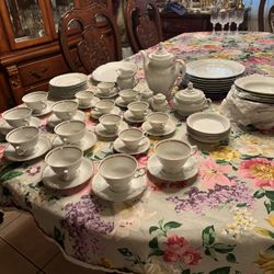 Beautiful Royal Collection Poland Fina China Set