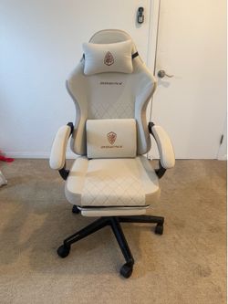 Dowinx Ergonomic Gaming Chair with Footrest – Beige – Excellent Condition