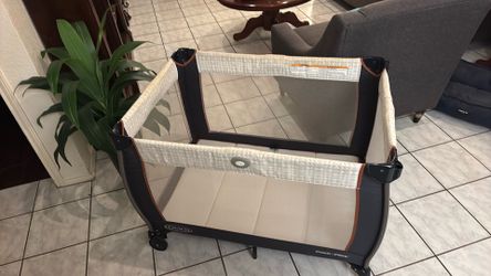 Graco Baby playpen