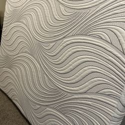 Queen Size Memory Foam Mattress 