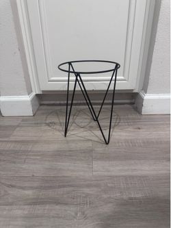 Black Metal Plant Stand – 11” Tall x 8” Diameter
