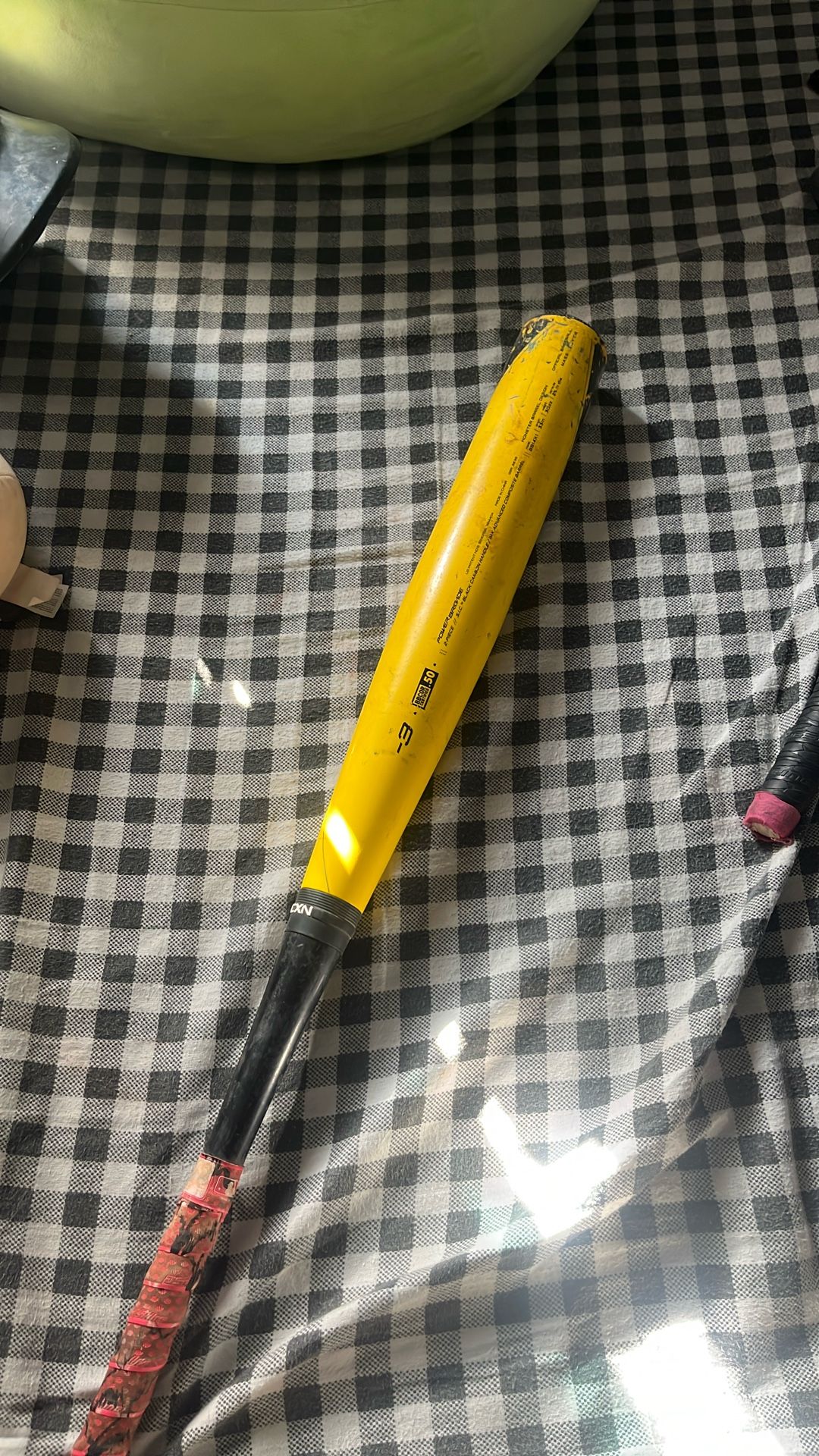 33 Inch Easton Bat
