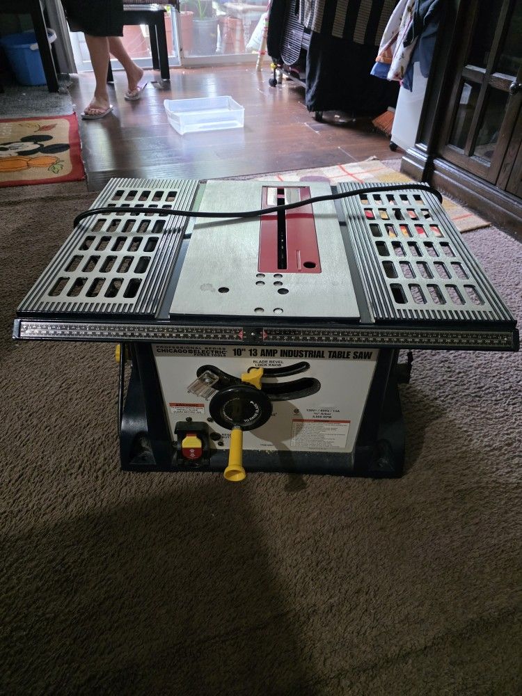 Chicago Electric 10 inch 13 Amp Industrial Table Saw