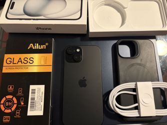 iPhone 15 - Unlocked - 256GB