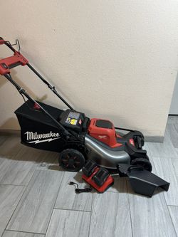 Milwaukee M18 Self Propelled Lawnmower Kit With Batteries And Charger Unused No Box