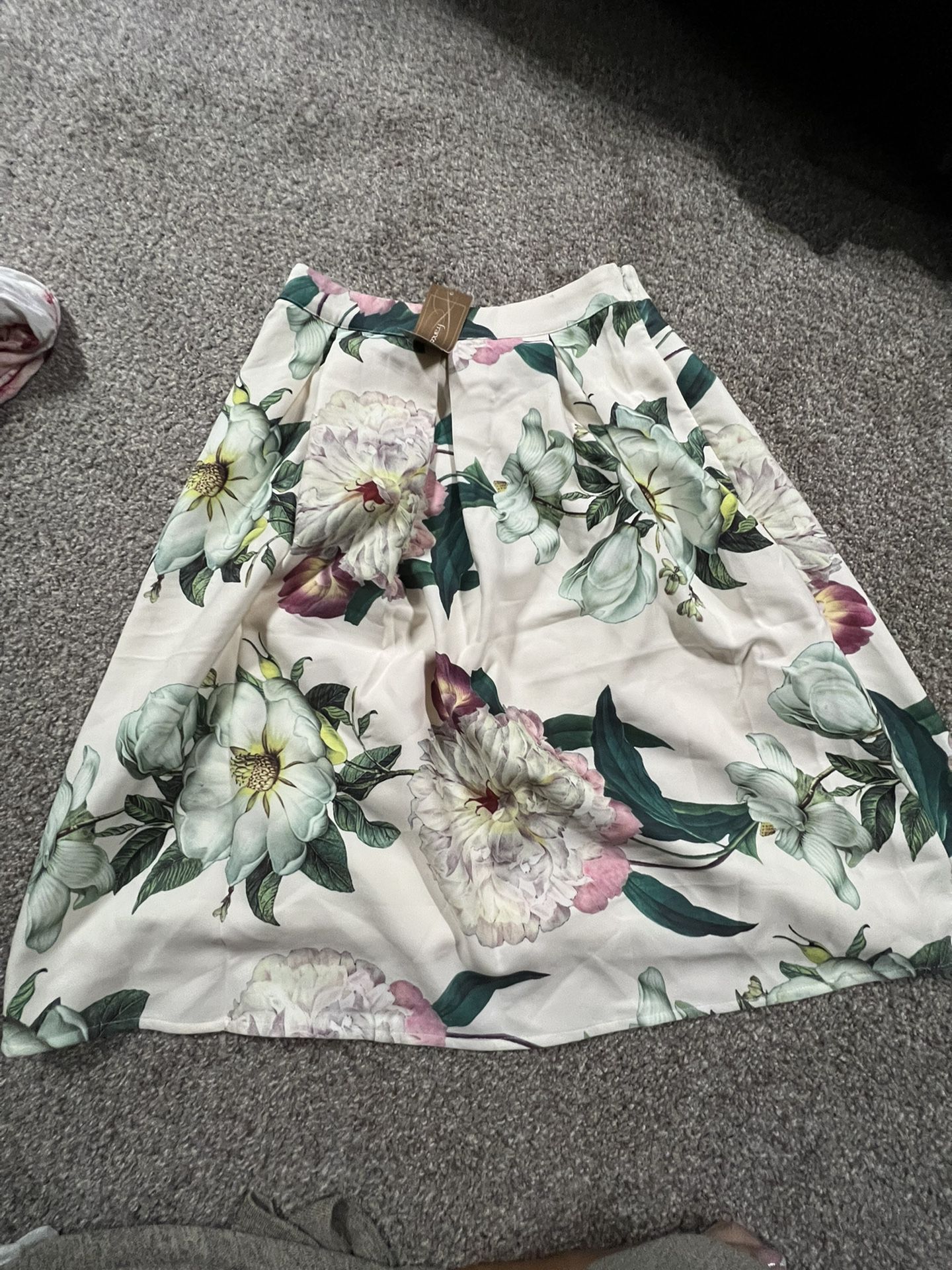 Floral Skirt (S-NWT)