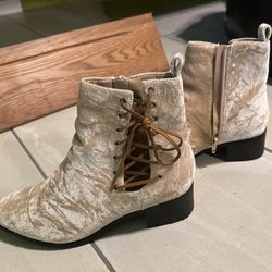 Light brown boot with lace on the side w/ zipper women’s size 7.5 