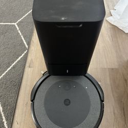 iRobot Roomba i3+ EVO self emptying robot vacuum 