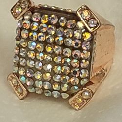 GOLD-TONE RING  WITH  RHINESTONES 
