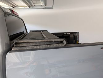 Tonneau bed cover for Toyota Tundra