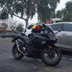 2023 Kawasaki Ninja 400.