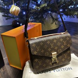 Louis Vuitton Metis bag