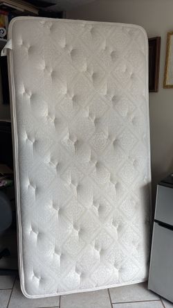 Personal bed and mattress