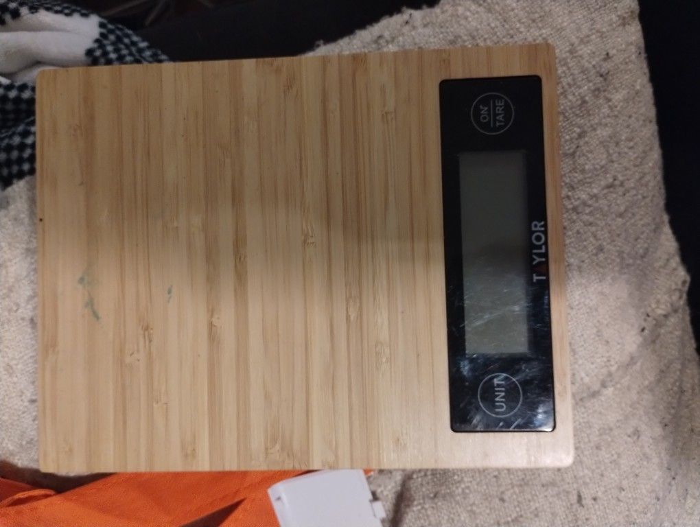2 Kitchen Scales