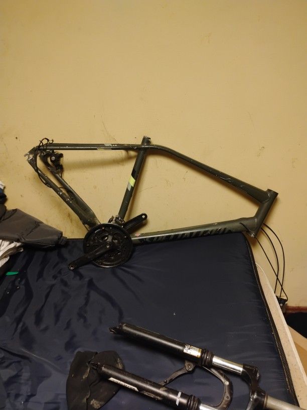 Specialized Mountain Bike Frame With 3 Piece Cranks