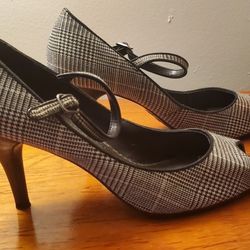 Predictions Houndstooth Heels Size 8