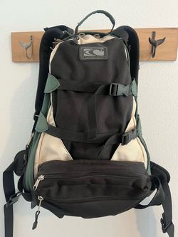 Snowboard Backpack O’Neill Brand Green white and black With Thick Waist Strap, Great Condition