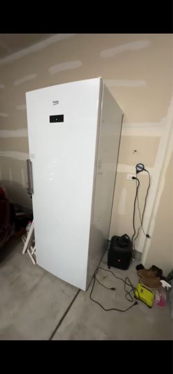 Upright freezer