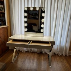 Impressions Makeup Vanity With Table 