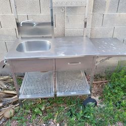 Stainless wash station