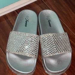 New Silver Shiny Sandals Flip Flops Size 7