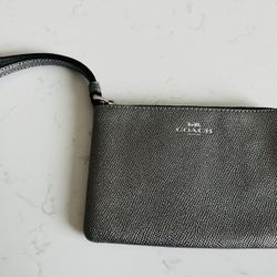 Coach Corner Zip Wristlet Silver and Black NWOT