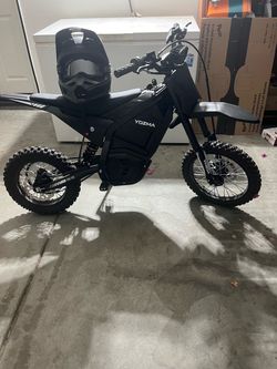 Selling a black yozma in10 with a helmet and googles for 900+