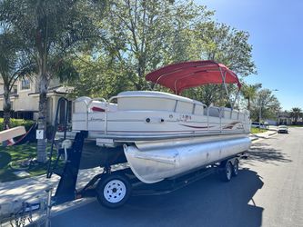 2007 Pontoon 25’ Suntracker