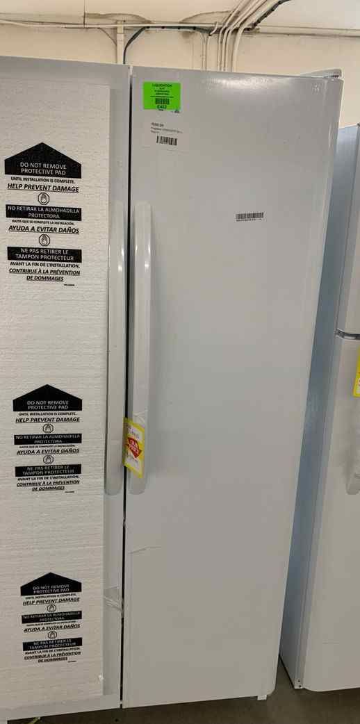 White Frigidaire side-by-side!! Brand new with warranty 4T2O