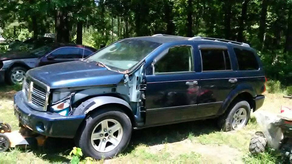 2004 dodge Durango xlt (parting out)