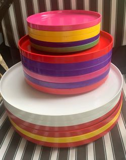 Heller melamine dinnerware plates designed by Massimo and Lella Vignelli